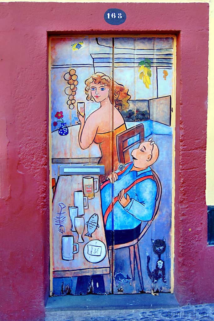 Bemalte Tür in der Altstadt von Madeira