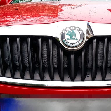 Schutz des Klimakondensators meines Škoda Octavia vor Steinschlag